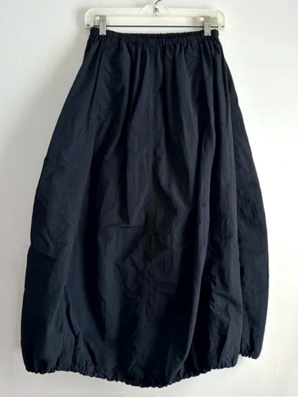 nylon balloon midi skirt in black